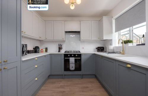 Luxuriou 5 Bedroom House By Homebird Property Management Short Lets & Serviced Accommodation Leeds With Private Parking & Free WiFi - Foto 10