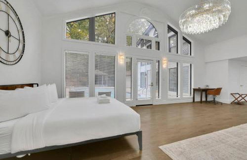 Luxury 7BR Buckhead Oasis w Pool Gameroom Firepit - Foto 33