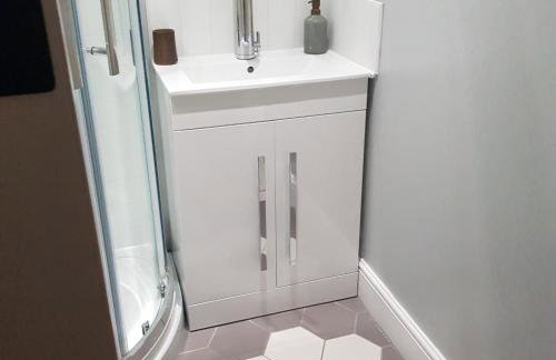 Modern 1-bed apartment, plus parking, near Oxford and the JR - Foto 9