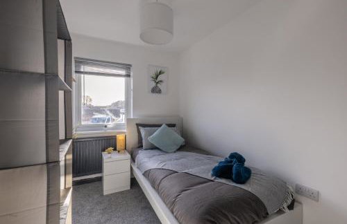 Modern 3 Bed House-Free Parking-by Holiday Homes - Foto 37