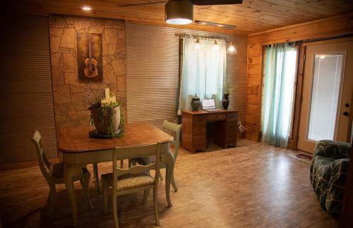 Southern Comfort Retreat with a private hot tub - Foto 19