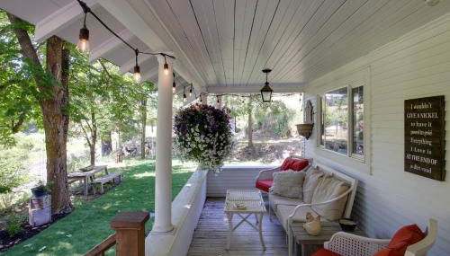 Modern Farmhouse with Movie Room - 6 Mi to Lake! - Photo 2