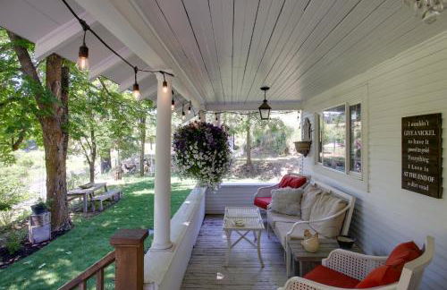 Modern Farmhouse with Movie Room - 6 Mi to Lake! - Foto 2