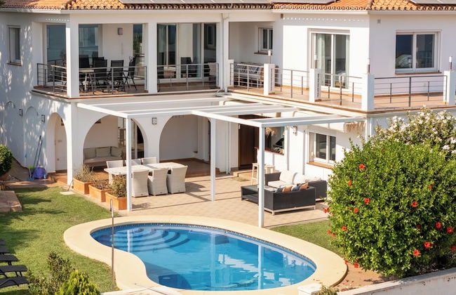 Spacious 3BR Villa with pool and views - Foto 1