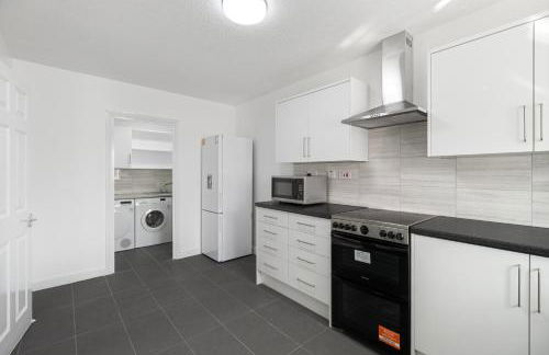 Roomy 3 bedroom house, 2 baths - Photo 23