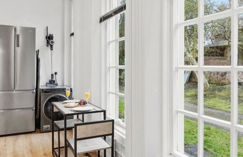 NEW Apartment with Pool Table and Parking Sleeps 7 - Foto 33