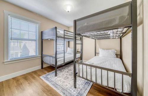 Spacious Dog-Friendly Getaway with Year-Round Pool & Hot Tub - Foto 25