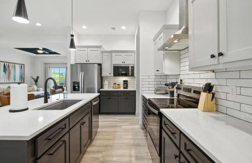 Brand New Cool Comfy Lawrence Retreat Duplex - Photo 14