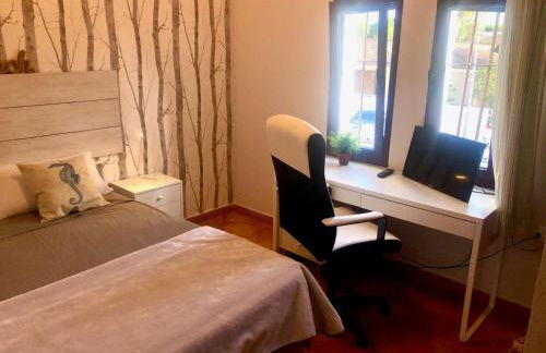 GATU PREMIUM Villa Lurberri piscina privada, 4 dormitorios, 2 baños, parking , jardines, " Preferente mayores de 25 años y familias " ín y barbacoa - Foto 5