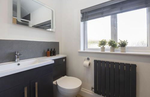 Beautiful 3-Bed Home with Hot Tub in Ross-on-Wye - Photo 16