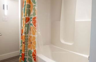 Modern Woodland Escape w Wshr dryer and Large Yard - Foto 21