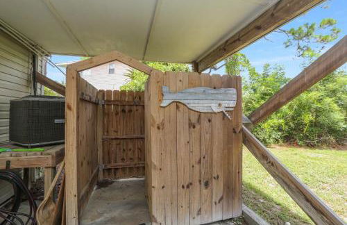 Woofs and Waves by Pristine Properties Vacation Rentals - Foto 31