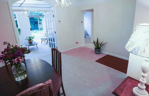 Tranquil Cottage & Garden by Esher Train Station - Foto 11