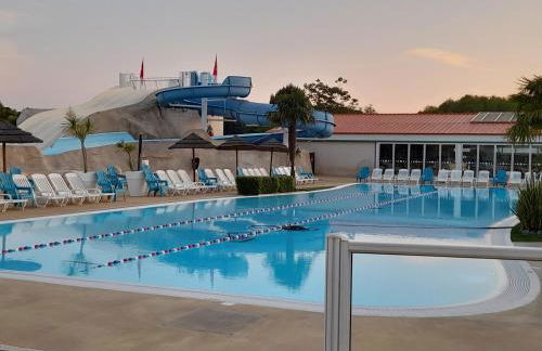 Mobil home camping les Charmettes 4 étoiles les MATHES en Charente Maritime prés du ZOO de la Palmyre 8 personnes tout confort 3 chambres 2salles de bains 2 WC Lave linge lave vaisselle Climatisation bien situé - Foto 19