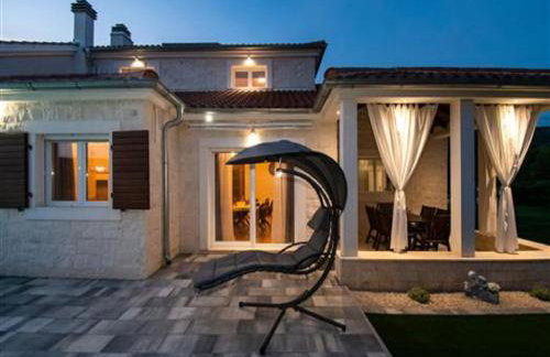 Whitestone Villa - Photo 11