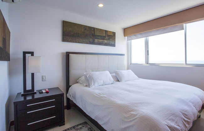 Palmetto Penthouse Deluxe Beautiful View and Sunset Floor 39 - Photo 14