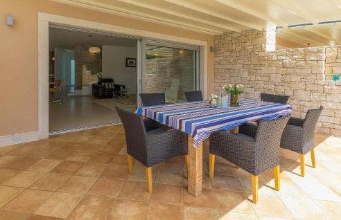 3 Bedroom Awesome Home In Umag - Foto 3