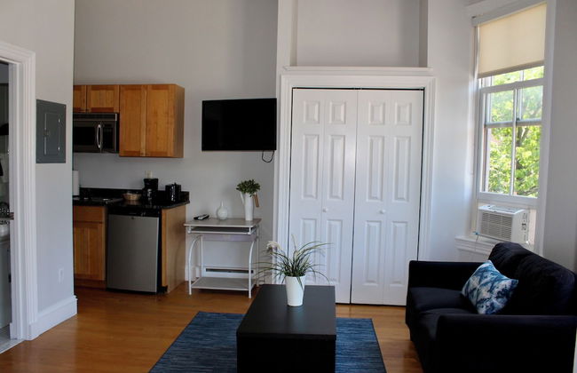 Maverick Suites at 402 Columbus Ave - Foto 30