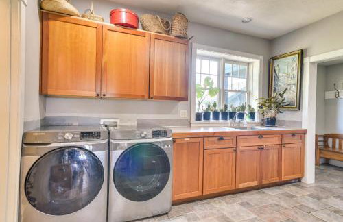 Rainier Home on 20 Acres with Blueberry Farm! - Foto 11