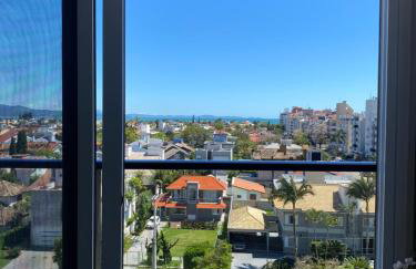 Apartamento moderno com 2 quartos, a 800m da praia Jurerê Internacional - Foto 4