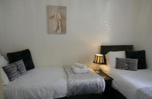 The Shakespeare Lodge - Sleeps up to 12 - 2 HOT TUBS - Foto 38