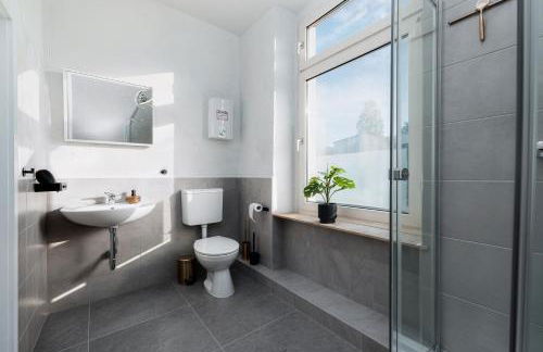 Perfect for 6 Guests in Wuppertal - Suite - Netflix - Smart Home - Foto 13