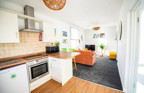 Seaside Home with Parking Near Tolcarne Beach - Foto 10