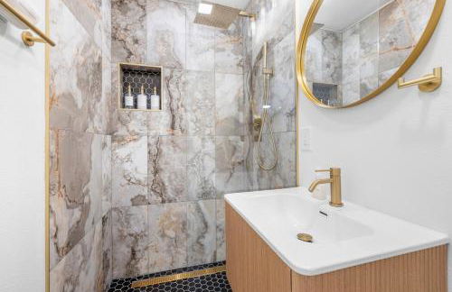 2 King Suites - Hot Tub - Large Patio - Sleeps 12 - Foto 48