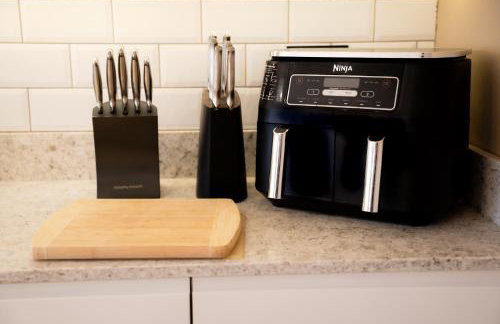 High-Spec Home, Office, SkyTV - for Families, Relocators & Contractors - Foto 9