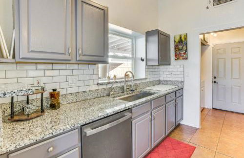 Private Pool and Fenced Yard Sunny Glendale Getaway - Foto 8