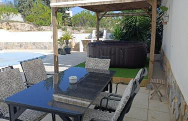 Villa with Private Pool & Hot tub - Foto 10