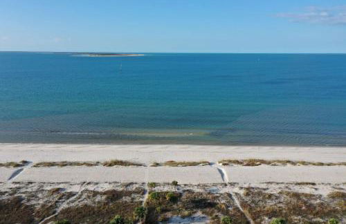 Southern Mermaid Cottage- Pet Friendly Fenced - Photo 48