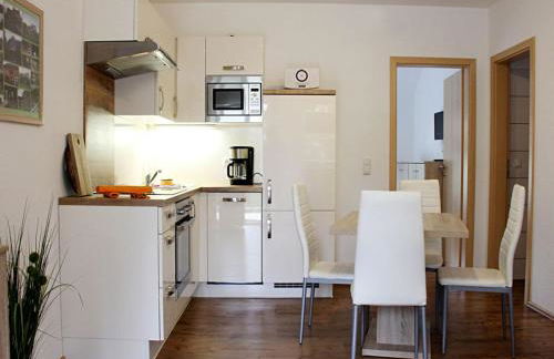 Pear - On the Fruit Tree - Foto 9