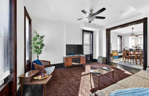 Trendy City Escape Perfect St Louis Location - Photo 6