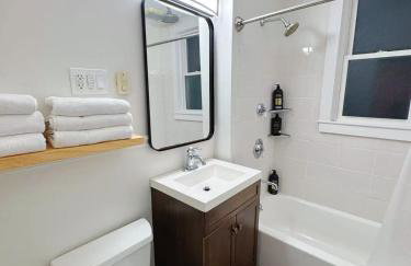 Spacious Revere 4 Bedrooms 2 Bathrooms Apartment Near Boston Airport and Beach - Foto 15