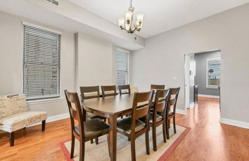 St Louis Tower Grove Two-Story Townhome Perfect for Groups Side A - Photo 4