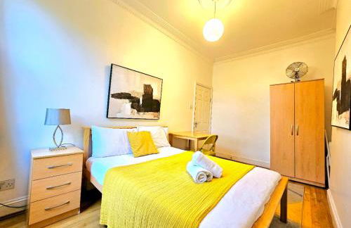 Beautiful Kensington Home with 4 beds, only 3 Minutes walk to Earls Court Station - Photo 19