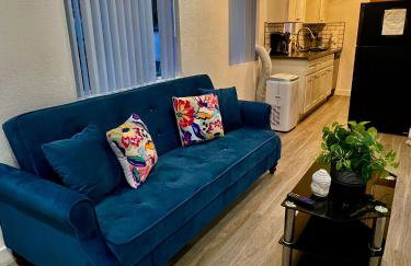 Cozy 2 Bedroom 1 Bathroom Apartment Ideal for Small Group in Koreatown Free Gated Parking Full Kitch - Foto 8