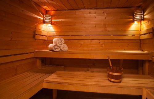 Chalet entier 110m2 avec vue et sauna à 10 min des pistes - Photo 13