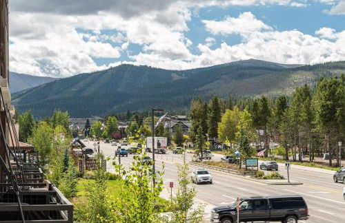 Cozy Downtown Condo with Jacuzzi 5 Min to Resort - Foto 13