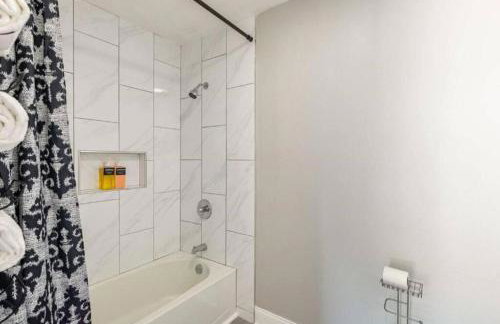 4 Bed 3 Bath House, Spacious, Smart TVs in all rooms, Whole house to yourself - Foto 18