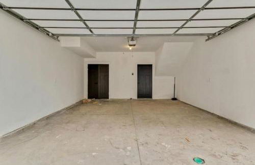 3 Min to DT - 2 Car Garage - Lux Townhome - King Bed - Foto 16