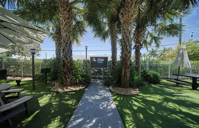 The Victor Apartments By Lowkl - Photo 41