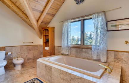 Sleeps 20 Secluded 7BDR Retreat on 71 Priv Acres Elkstone Lodge by AvantStay - Foto 29