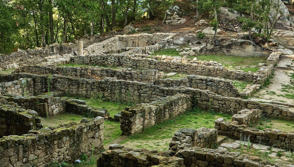 Tour por Santa Mariña de Augas Santas + Castro de Armea - Photo 1