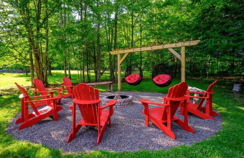 Lux estate! Hot tub, 8 acres, firepit, game room, private pond, EV, lots of privacy, 10 mins to town - Foto 78