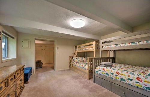 House with Balcony about 5 Mi to Cranmore Resort! - Photo 30