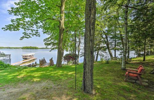 White Lake Home with Patio, Fire Pit, Boat Dock! - Foto 24