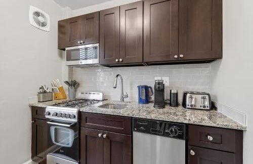 CASA Arlington Suite with In-Suite Massage Chair & Premium Amenities - Foto 11