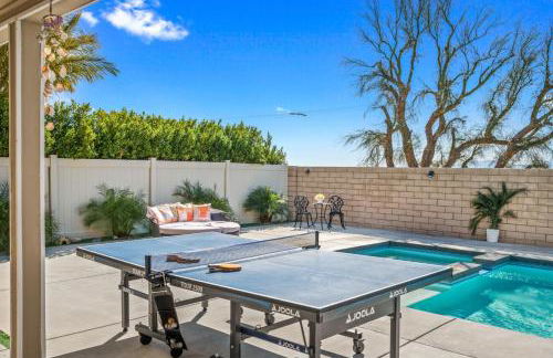 Views, Gameroom, Saltwater Pool & Hot tub, Firepit by MariamsBnb - Foto 17